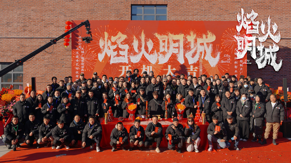 8.开机全体大合影.jpg