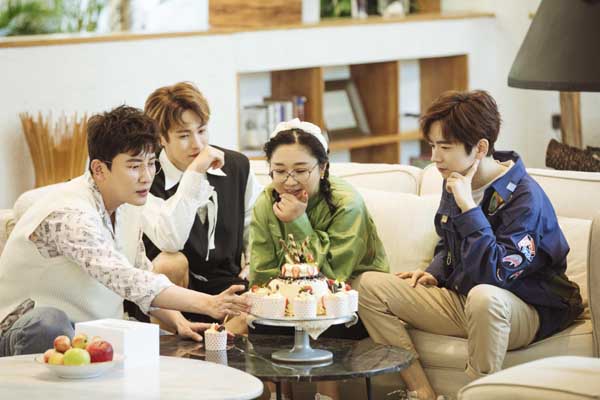 《婚前21天》吴尊首次揭秘婚礼场地 何雯娜梁超陪父母重拍婚纱照(图1)